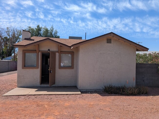 Building Photo - 1011 E Minnezona Ave