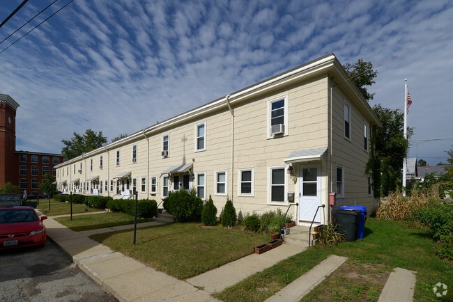 Building Photo - 2-24 Oakleigh Ave