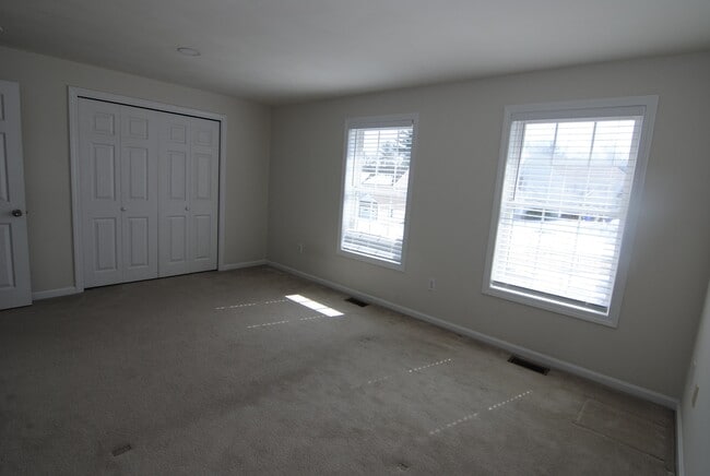 Building Photo - 31 Overlook Cir