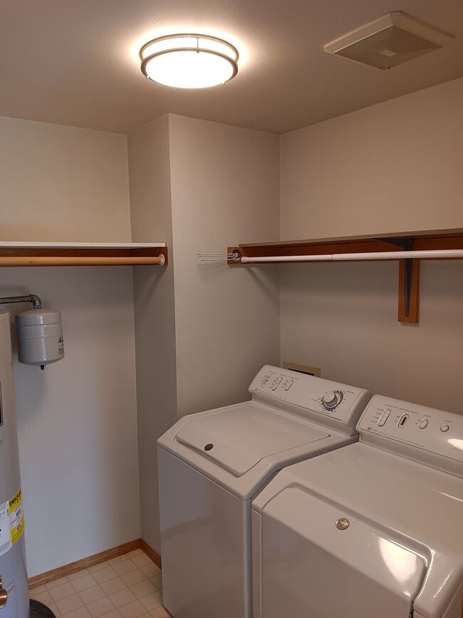 Building Photo - Charming Single-Level Home in Bend’s Mountain View Area