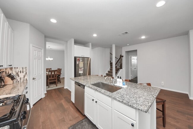 Building Photo - 8819 Cabin Loft Ln