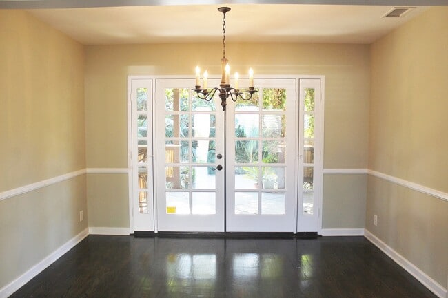 Building Photo - 3170 Strathmore Dr