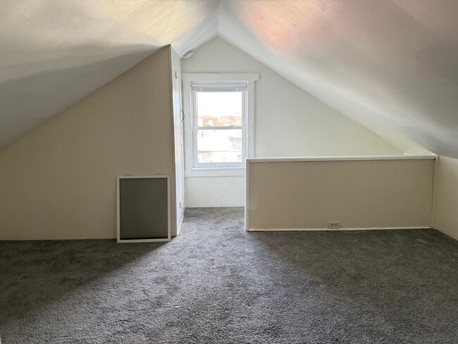 Building Photo - 839 E Walnut St