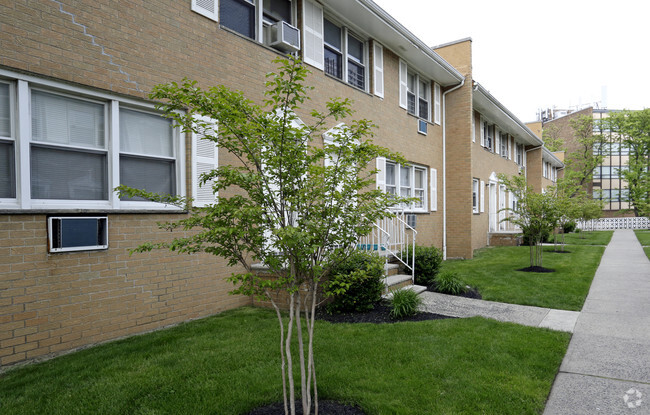 Building Photo - Plaza Garden Apartments