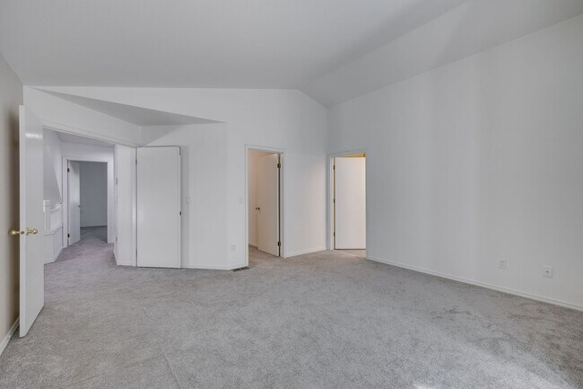Building Photo - Updated 4 bed 2.5 bath in Sammamish!