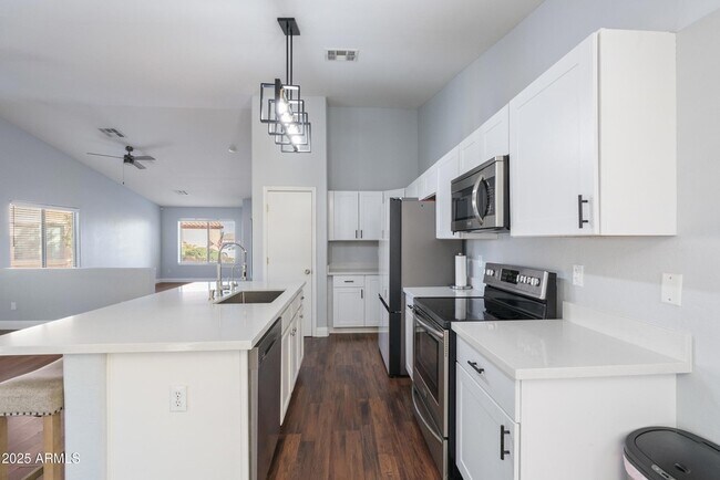 Building Photo - 1422 S 230th Ave