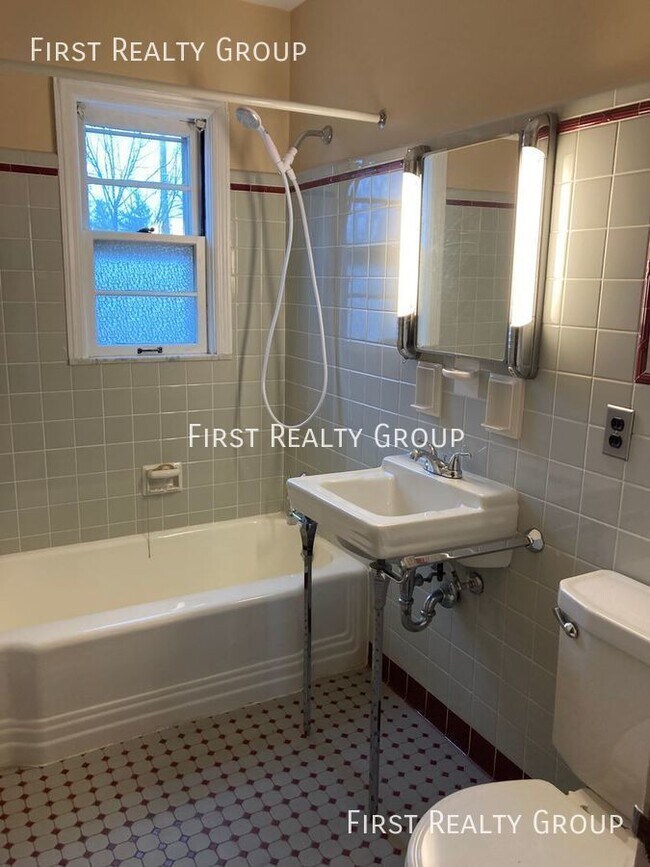 Building Photo - 2901 Grand Ave