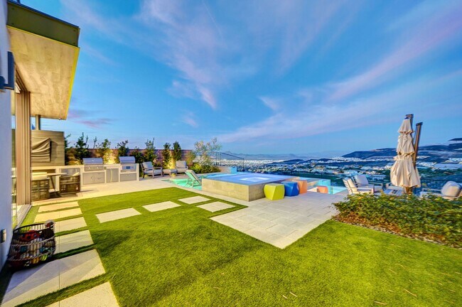 Building Photo - Amazing Golf Course and Las Vegas Valley V...