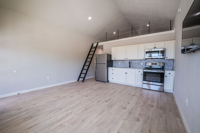 Building Photo - Texas Oaks