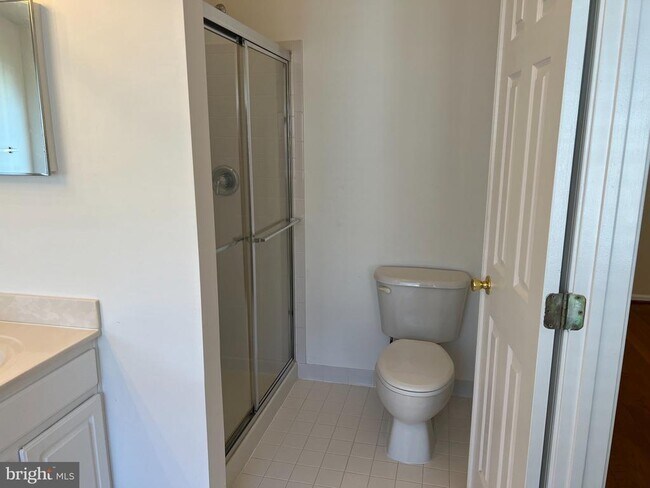 Building Photo - 8818 Royal Doulton Ln