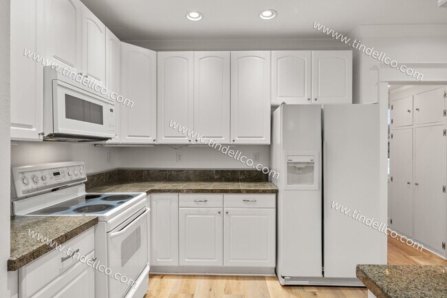 Building Photo - Beautiful North Portland Home —3- Bedrooms...