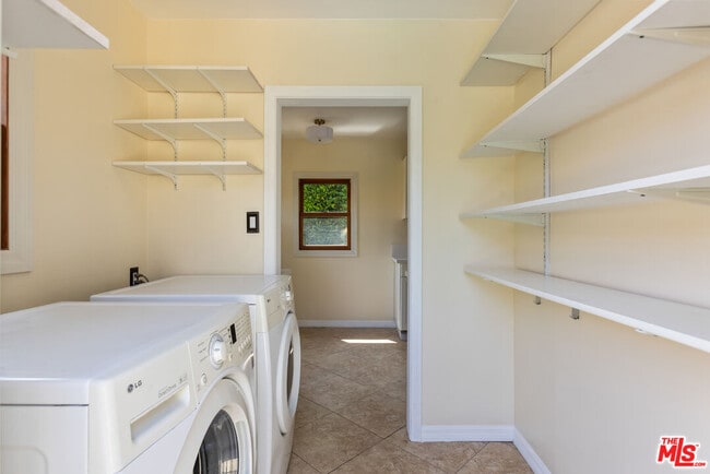 Building Photo - 1976 S Preuss Rd