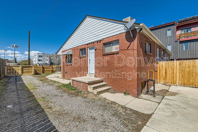 Building Photo - 1540 Zenobia St