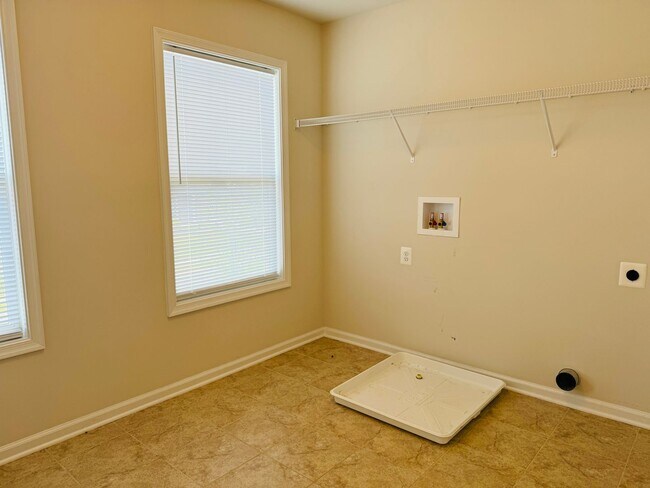 Building Photo - 454 Coastal Ave