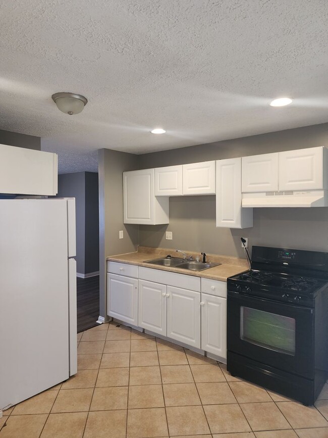 Building Photo - 3 BR - 1BTH Single Family Home!
