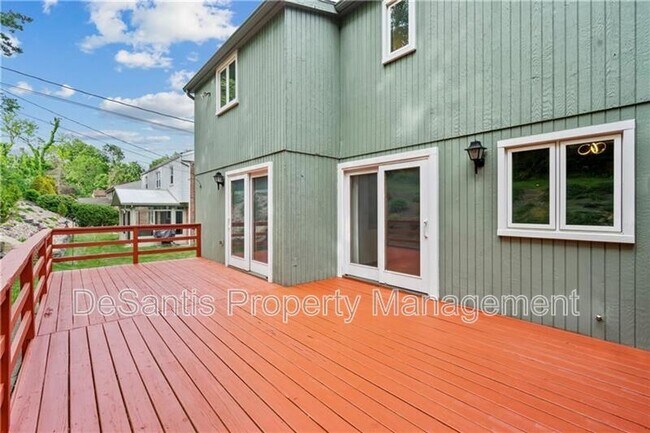 Building Photo - 471 Manordale Rd