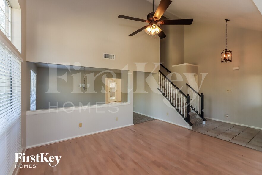 Building Photo - 160 W Golden Arrow Cir