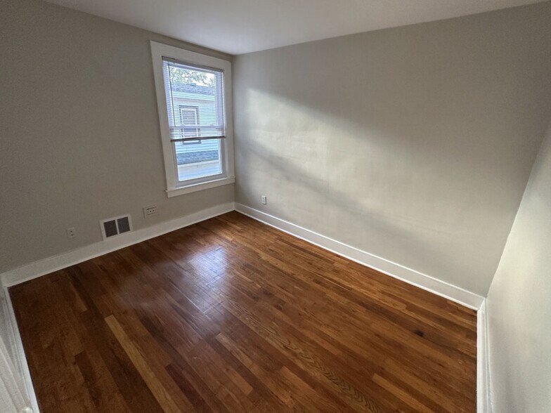 Bedroom 1 - 260 Spencer St