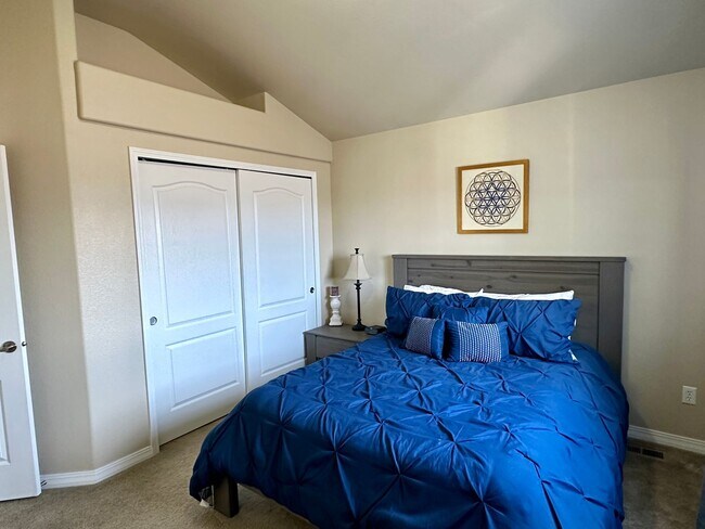 Building Photo - Elegant & Spacious 4BD Home with 3-Car Gar...
