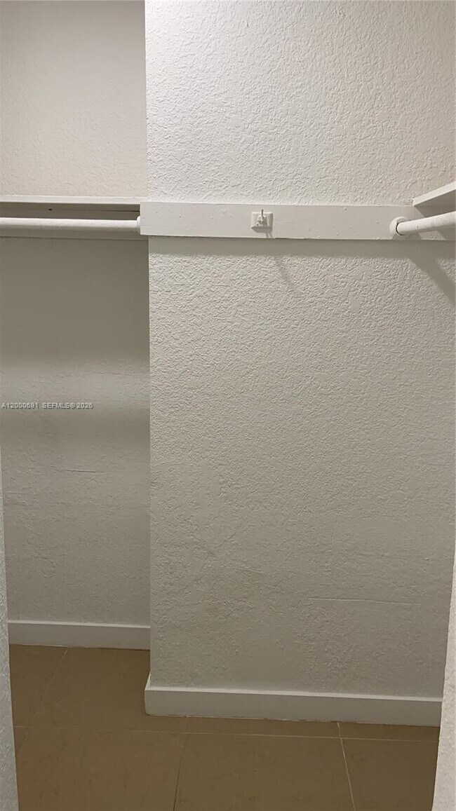 Building Photo - 15201 NE 6th Ave