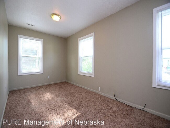 Building Photo - 2 br, 1.5 bath House - 1410 Lindwood Dr