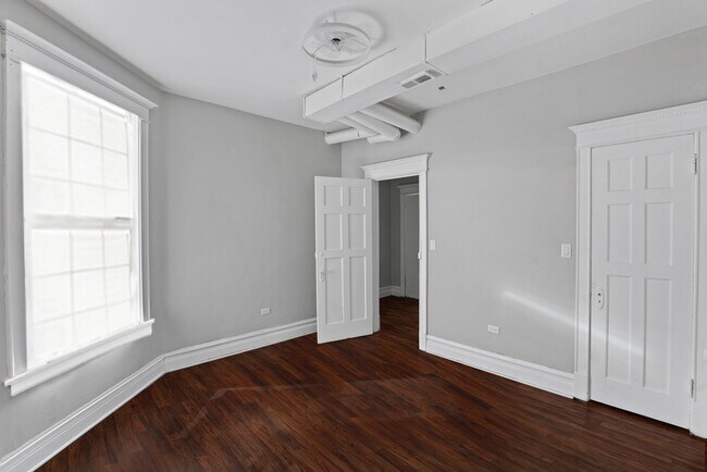 Building Photo - 5343 S Indiana Ave