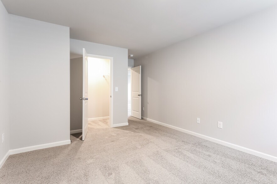 Building Photo - 931 Equine Dr