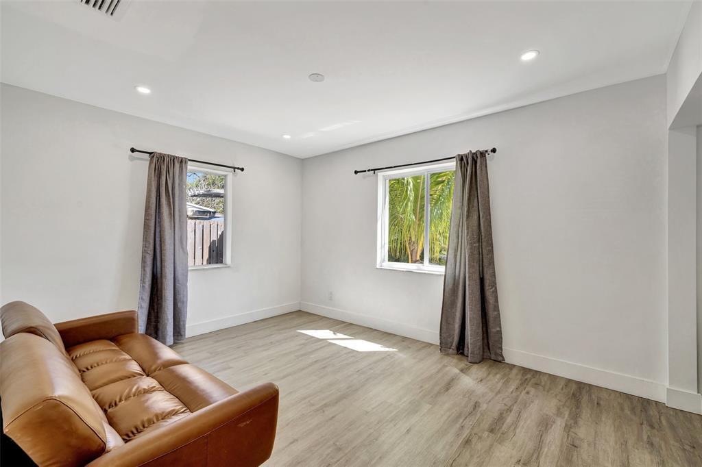 Building Photo - 843 SW 20th St