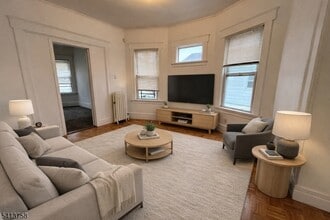 Building Photo - 91 Watson Ave