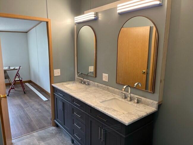 Building Photo - 492 McSwain Rd