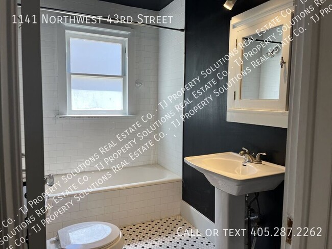 Building Photo - 1141 NW 43rd St