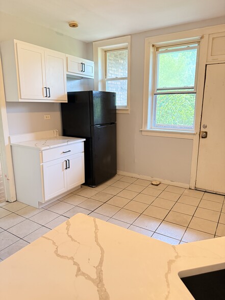 Building Photo - 7931 S Manistee Ave