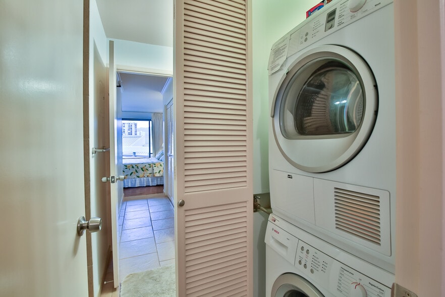 Washer/Dryer - 1778 Ala Moana Blvd