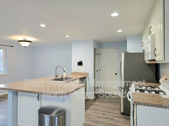 Building Photo - 8711 70th Dr NE