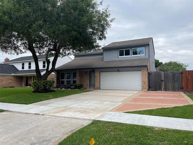 Building Photo - 2528 Sawyer Dr