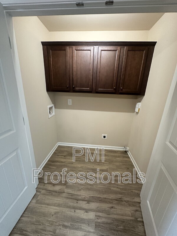 Building Photo - 308 Dill Ln