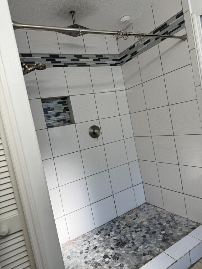 Building Photo - 2656 Newbolt Dr