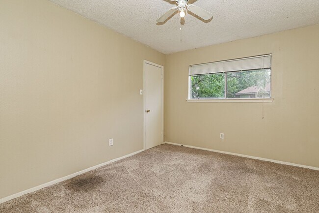 Building Photo - Amazing home ready to move in!