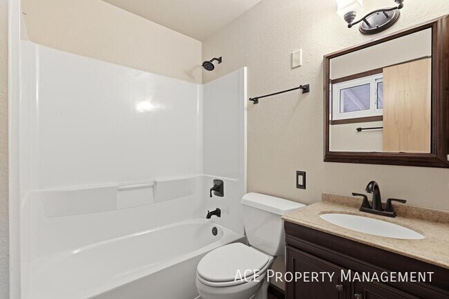Building Photo - 209 Wedgewood Dr