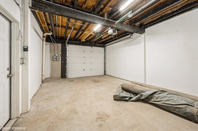 Building Photo - 5026 W Madison St