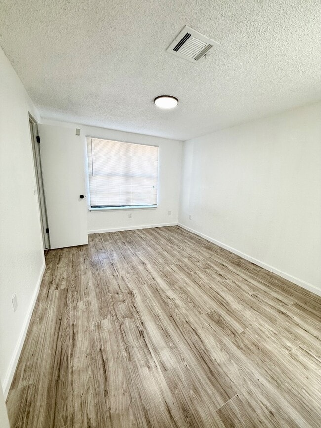 Building Photo - 8613 S Independence Ave