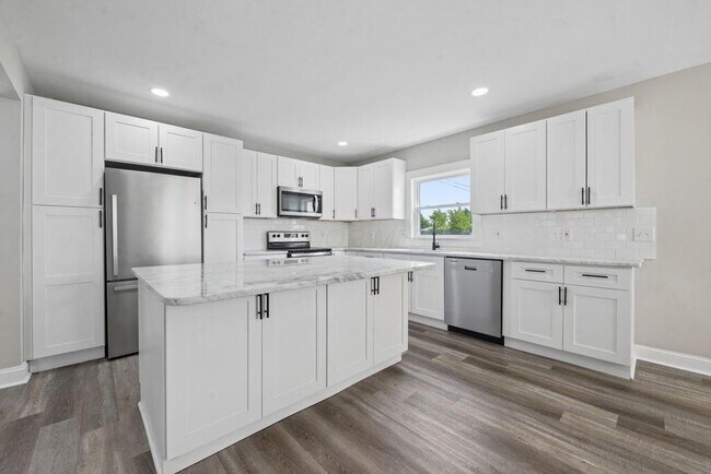 Building Photo - 529 E Morrill Ave