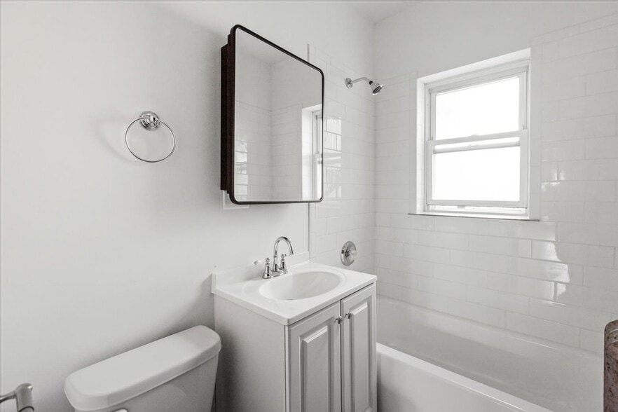 Building Photo - 4105 N Spaulding Ave