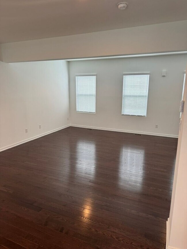 Building Photo - 3 bedroom/2 Bath Townhome Warrendale, PA
