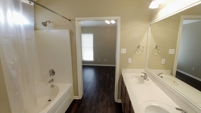 Master Bath - 1718 Wood Creek Dr