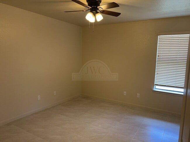 Building Photo - 1503 Nicholas Cir