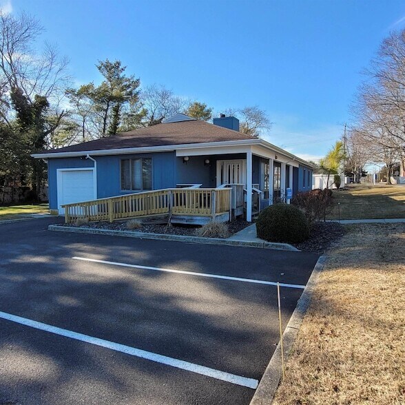 Building Photo - 4310 Dolphin Ave