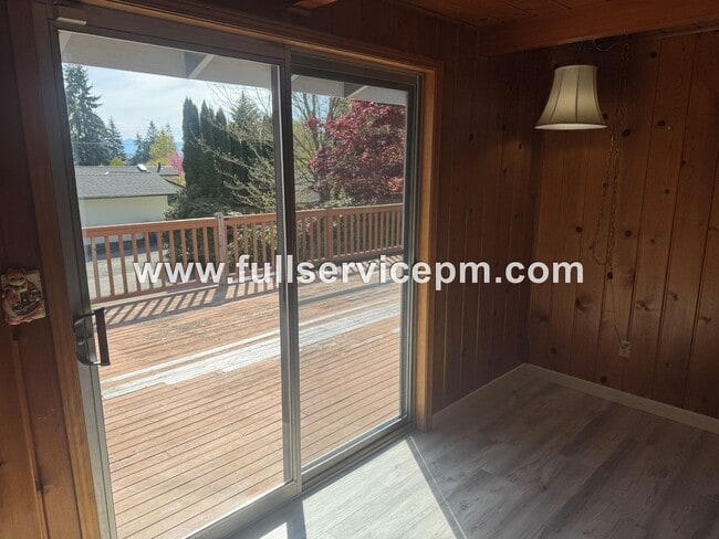 Building Photo - Charming house in downtown Snohomish