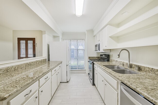 Building Photo - 2505 Watertown Mall St