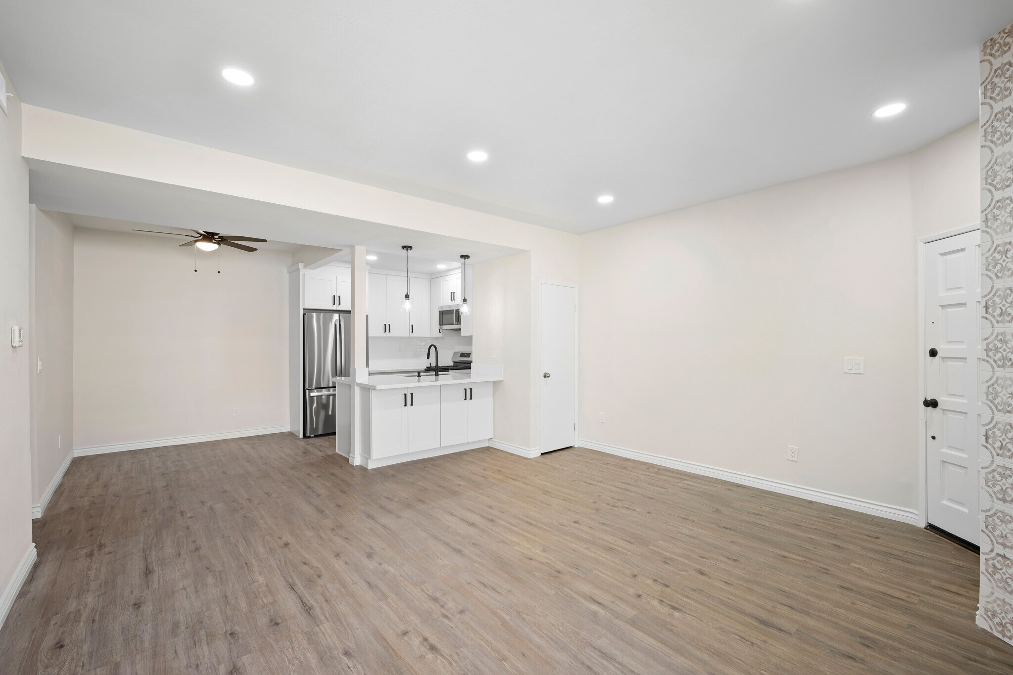 Building Photo - 23735 Del Monte Dr